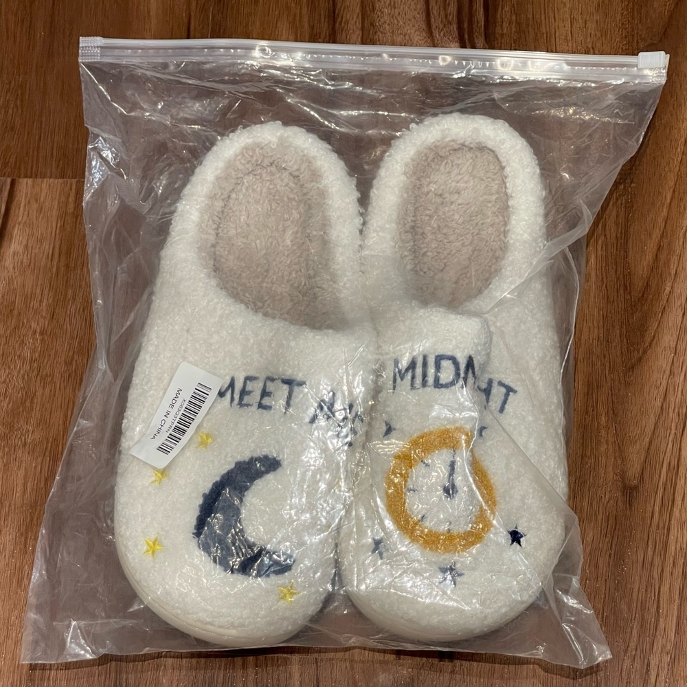 New Irisgirl Meet Me at Midnight Slippers - 9 US - Picture 4 of 4